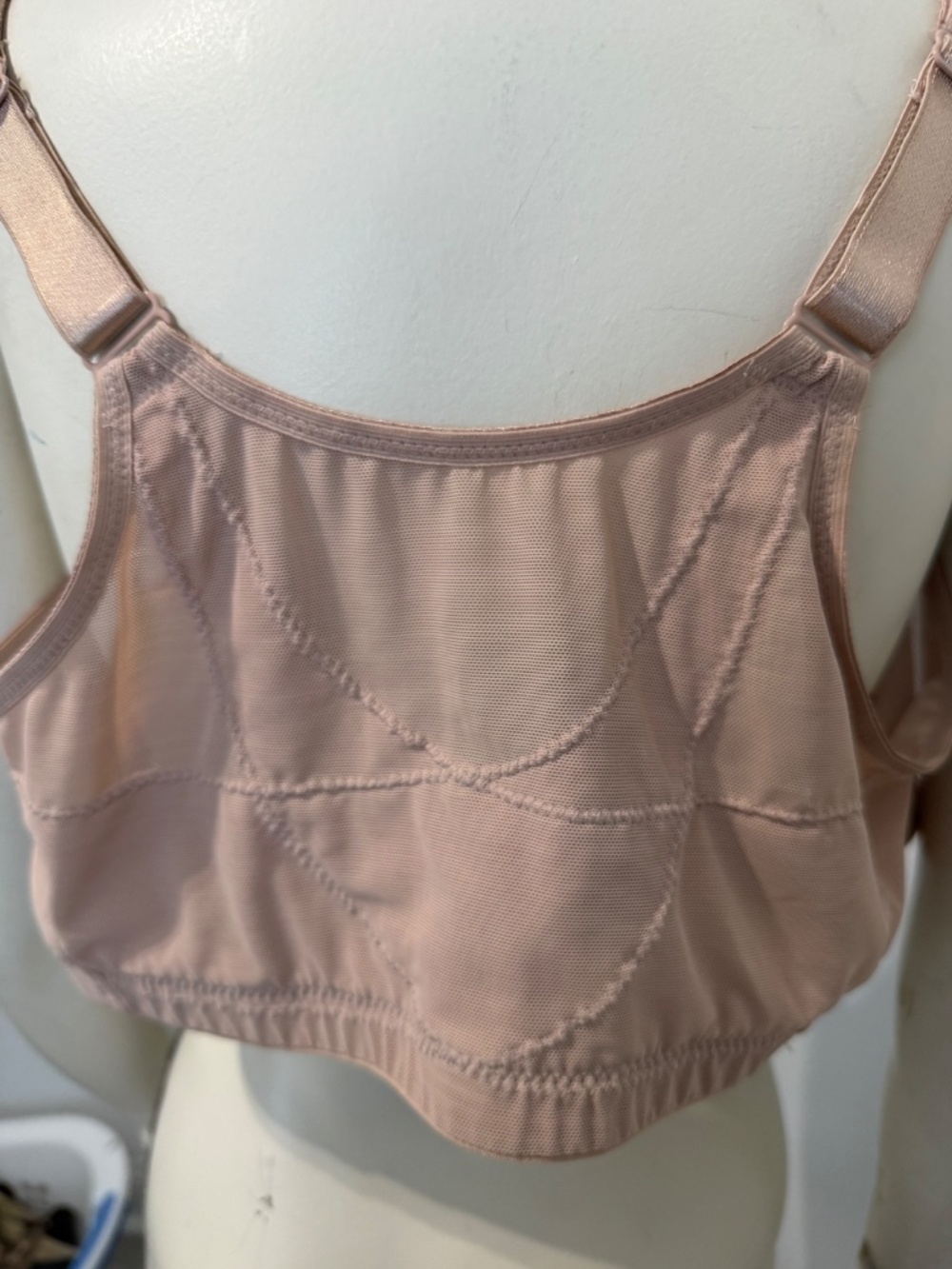 Glamorise bra,48 C. Nude - Picture 7 of 11